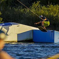 2016-08-23 19-38-55